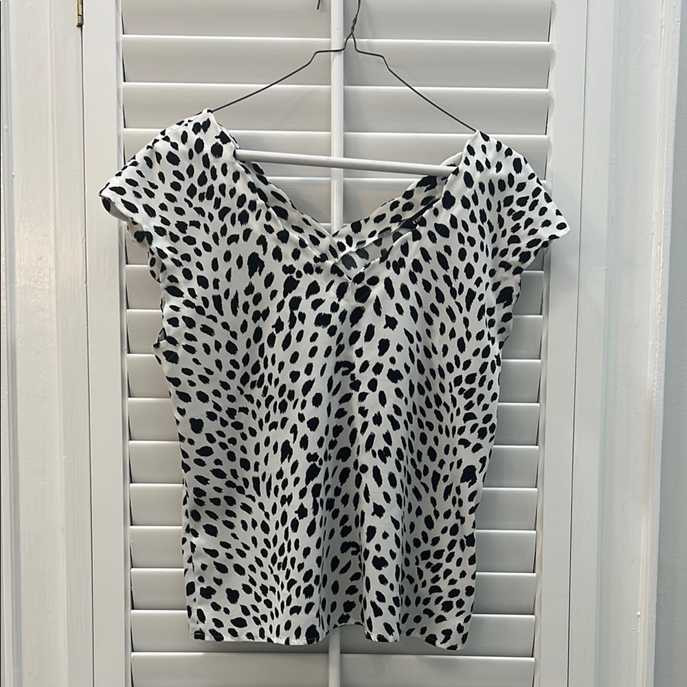 Express Black White Animal Print V Neck Blouse Top Small